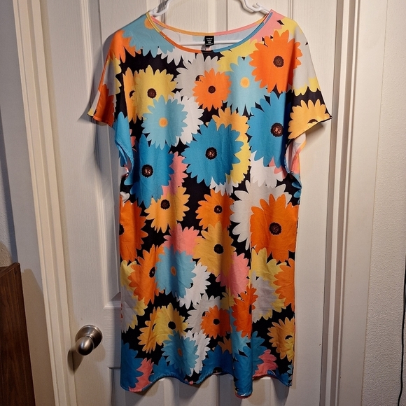 SHEIN Dresses & Skirts - Floral Multicolor T Shirt Dress